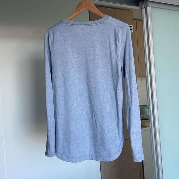 Athleta Longsleeve Top With Thumbholes - Picture 4 of 5